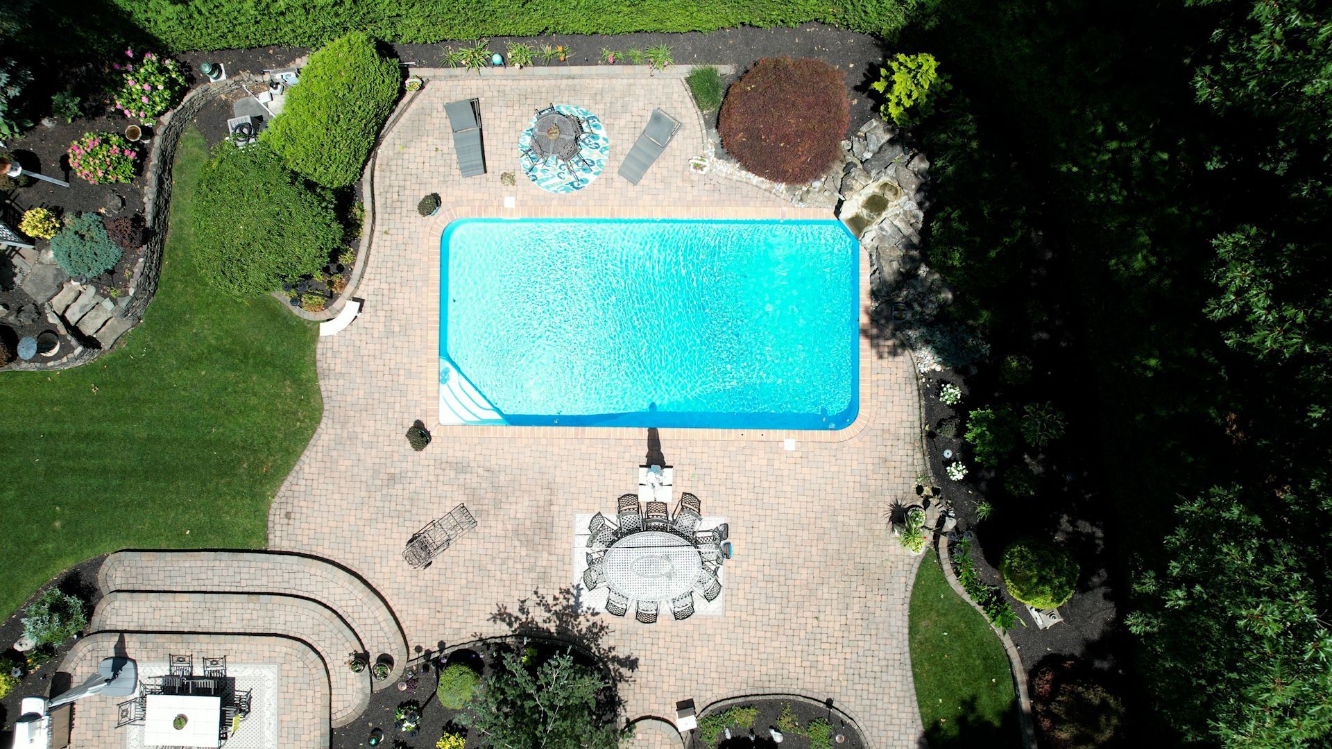 Exquisite Outdoor Oasis — image 2