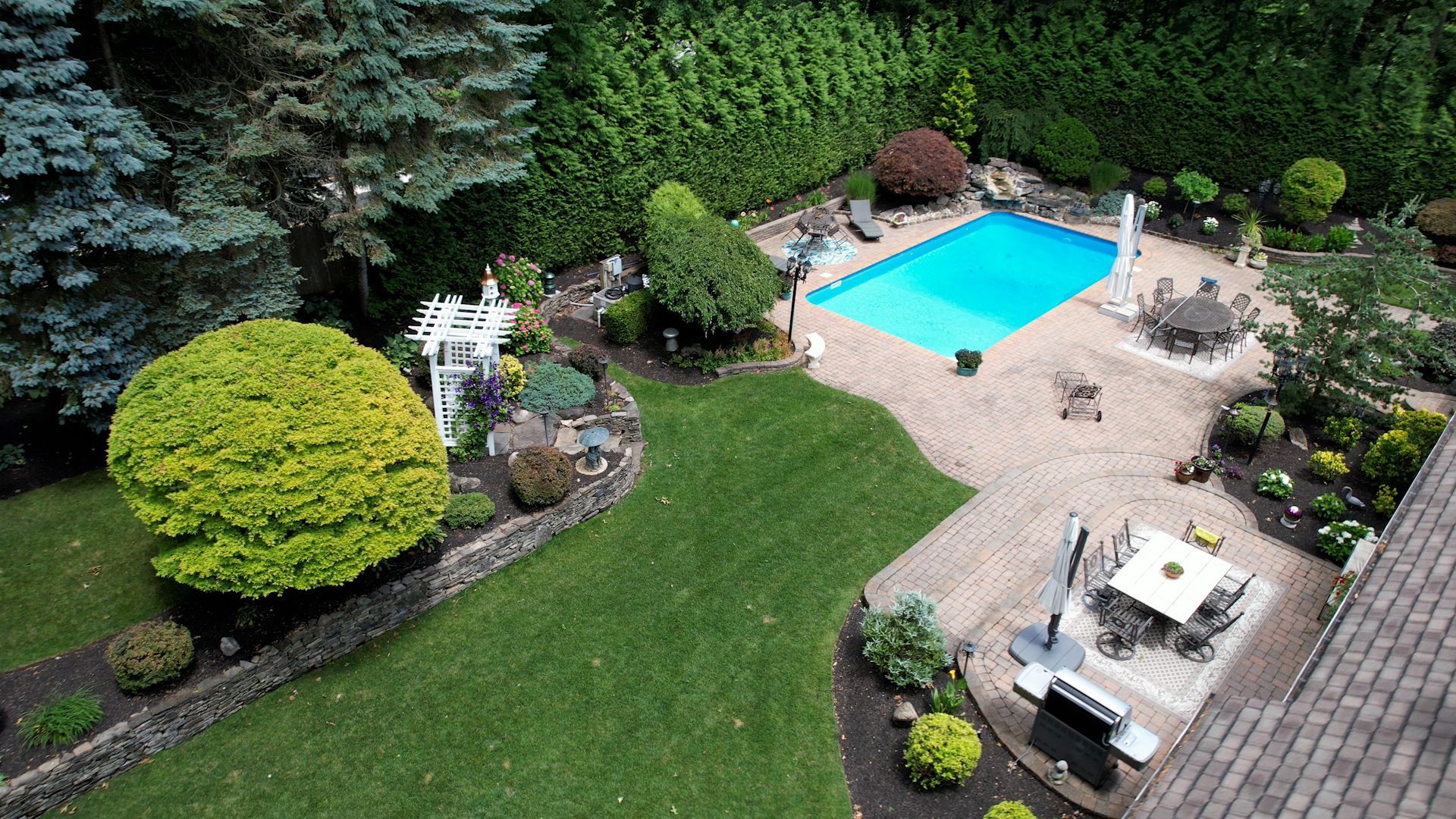 Exquisite Outdoor Oasis — image 7