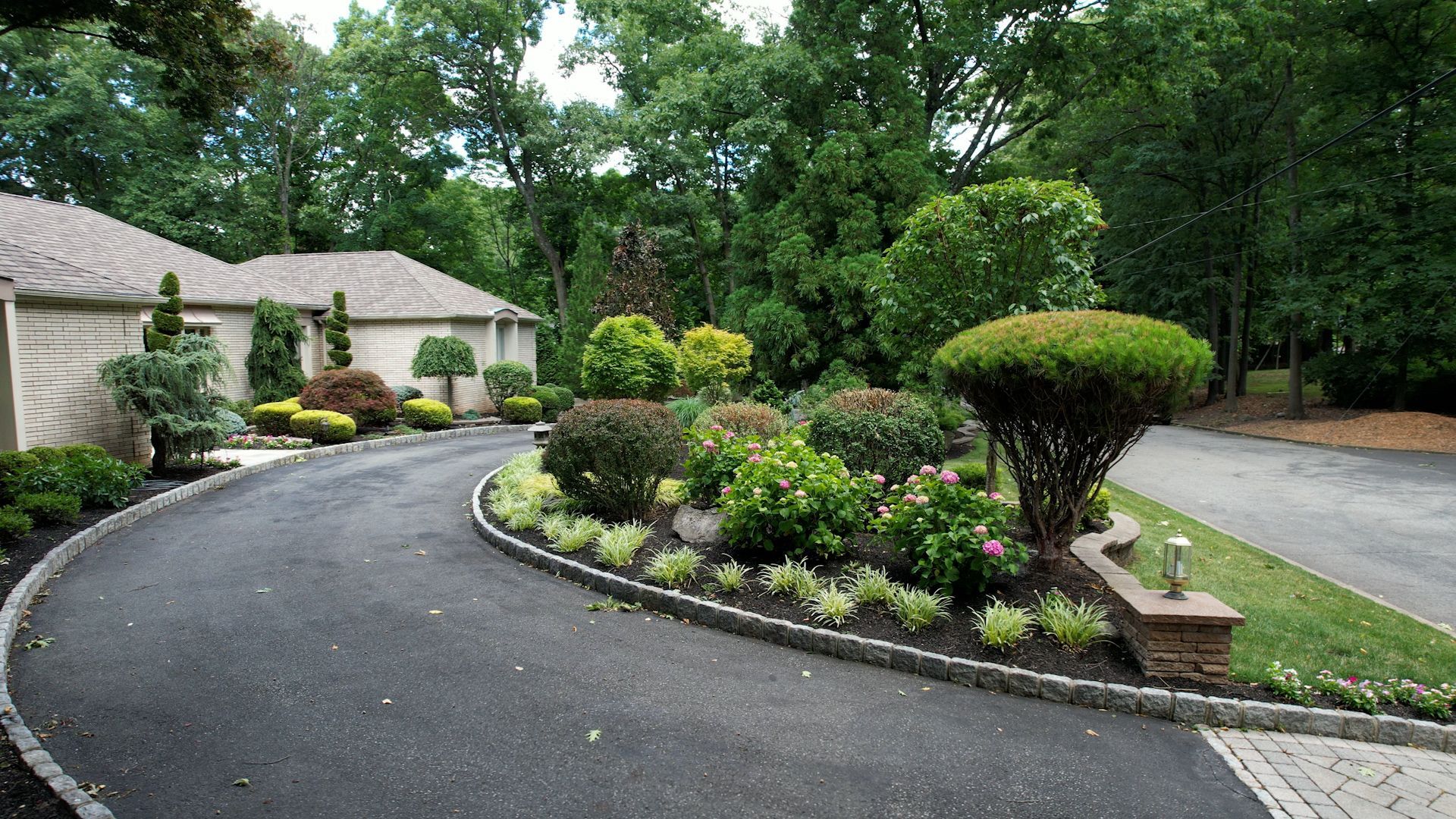 Exquisite Outdoor Oasis — image 8